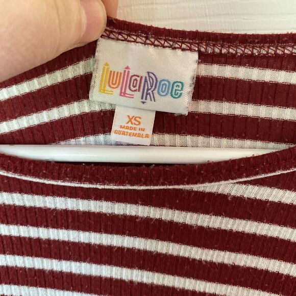 LulaRoe Blouse Top Women’s Size XS Oversized Striped Burgundy And White - Picture 2 of 13